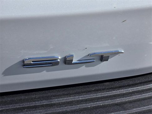 Used 2023 GMC Yukon XL SLT image 32