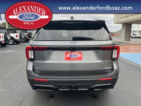 Used 2025 Ford Explorer ST-Line w/ ST-Line Street Pack image 6