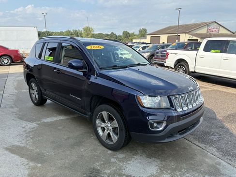 Used 2016 Jeep Compass High Altitude FWD image 3