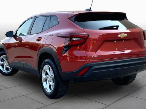 Used 2024 Chevrolet Trax LS w/ LS Convenience Package FWD image 12
