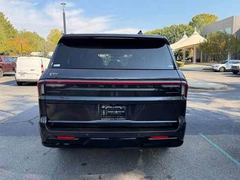 New 2025 Lincoln Navigator L Reserve image 17