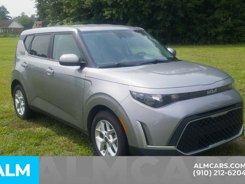 Used 2024 Kia Soul LX w/ Option Group 015 FWD image 21