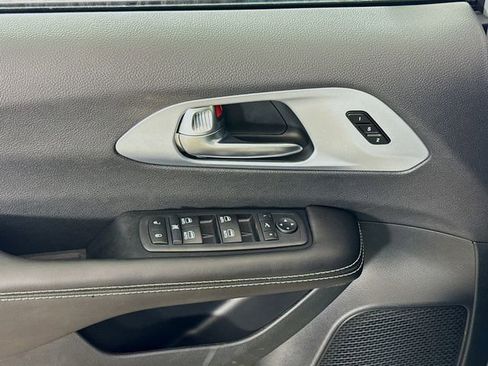 New 2026 Chrysler Pacifica Limited image 18