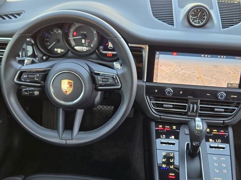 Used 2022 Porsche Macan image 32