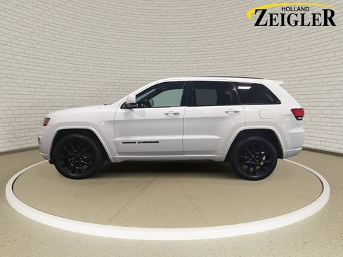 Used 2021 Jeep Grand Cherokee Laredo X AWD/4WD image 8