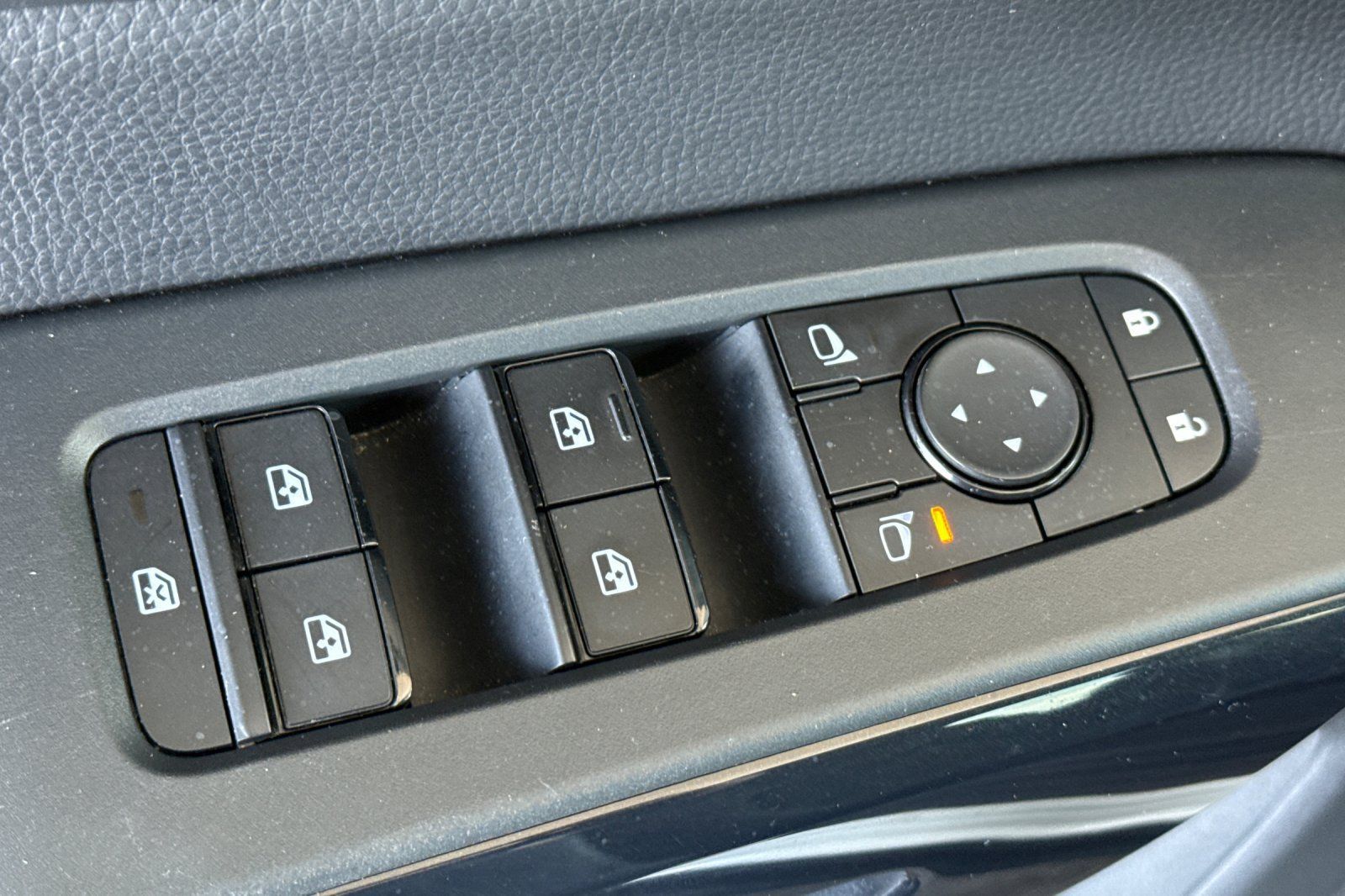 Certified 2025 Nissan Pathfinder SV FWD image 14