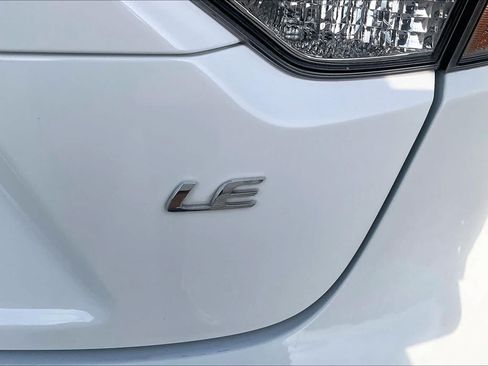 Used 2023 Toyota Corolla LE w/ Carpet Mat Package (TMS) FWD image 9