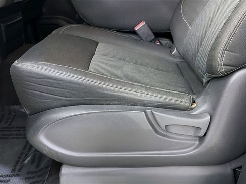 Used 2017 Nissan Titan SV image 21