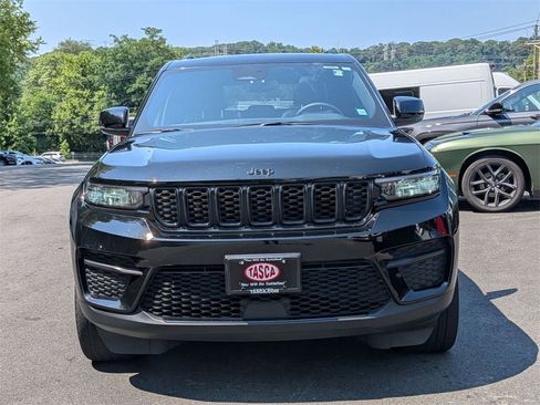 Certified 2023 Jeep Grand Cherokee Altitude image 9