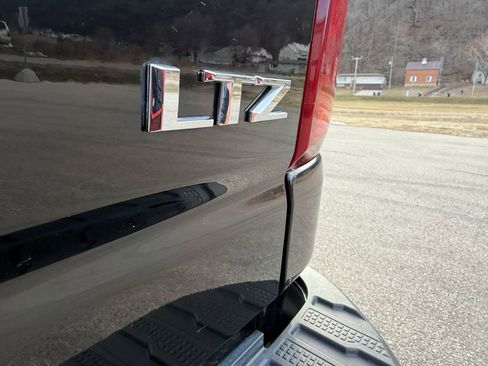 Used 2022 Chevrolet Silverado 2500 LTZ w/ LTZ Plus Package image 12