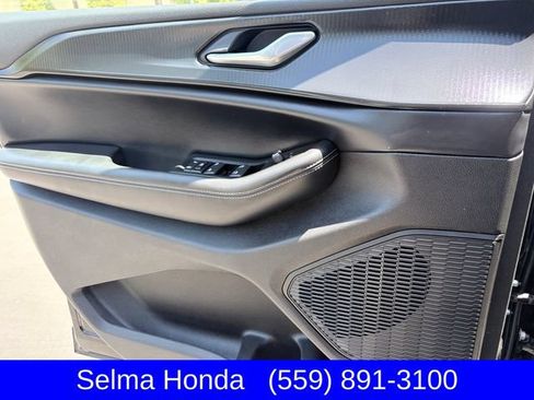 Used 2025 Jeep Grand Cherokee Altitude AWD/4WD image 12