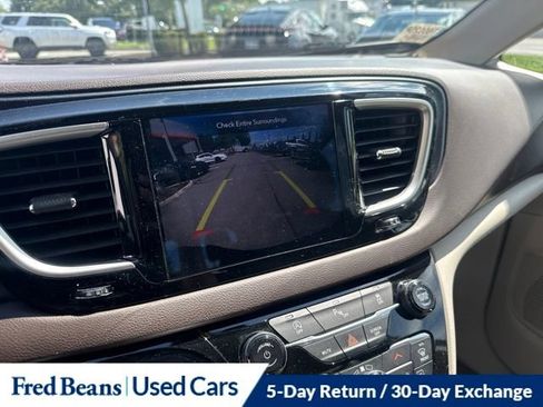 Used 2020 Chrysler Pacifica Touring w/ Tire & Wheel Group FWD image 25