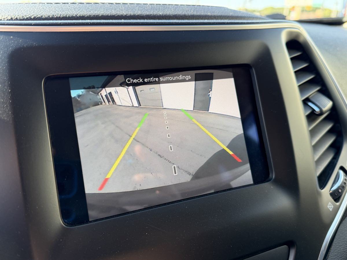 Used 2019 Jeep Cherokee Latitude Plus AWD/4WD image 25