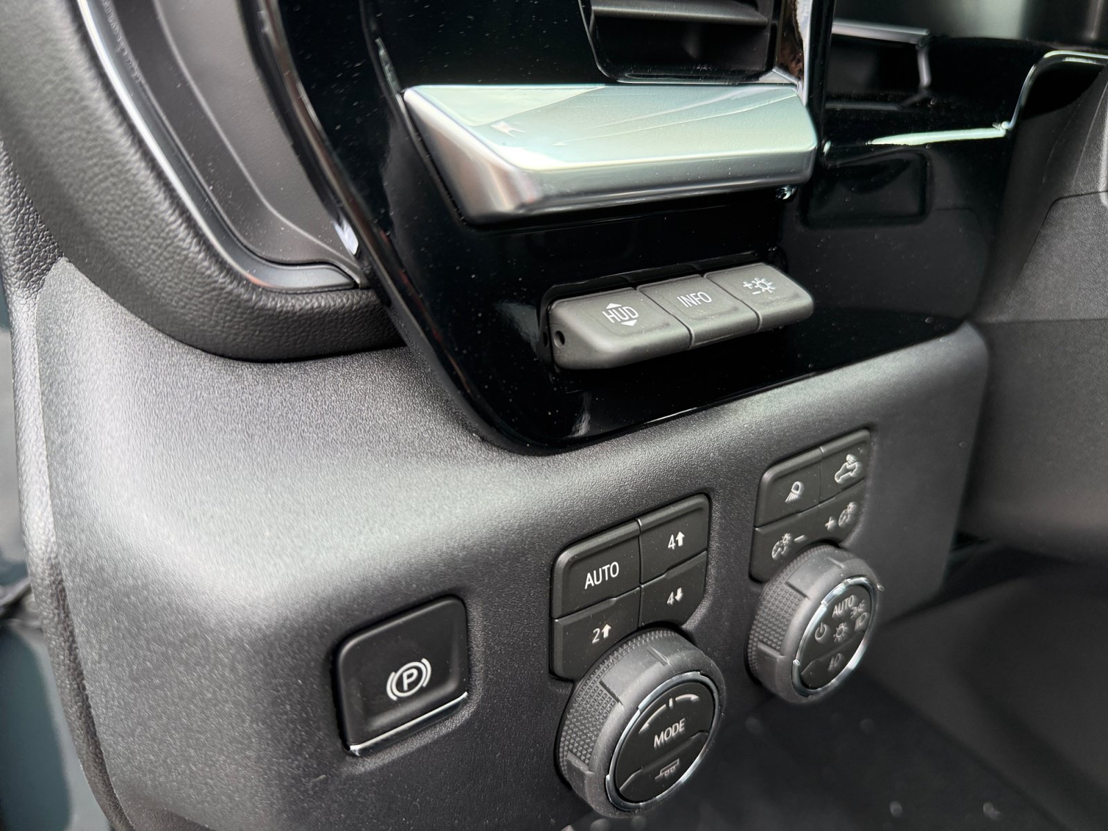 New 2026 Chevrolet Silverado 2500 LTZ w/ LTZ Plus Package AWD/4WD image 18