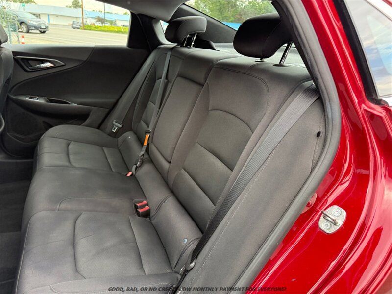 Used 2017 Chevrolet Malibu LT FWD image 15