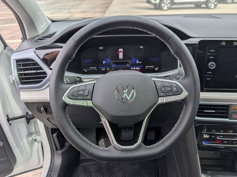 New 2026 Volkswagen Taos SE image 15