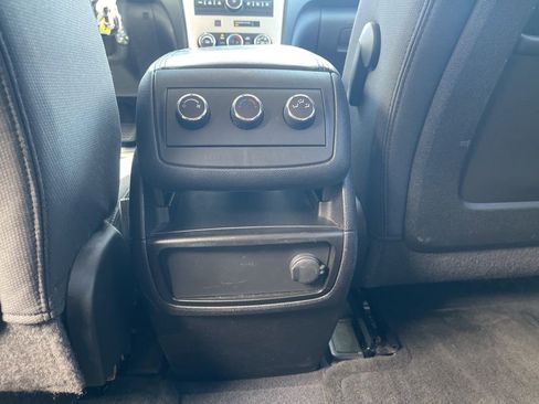 Used 2011 GMC Acadia SLE image 21