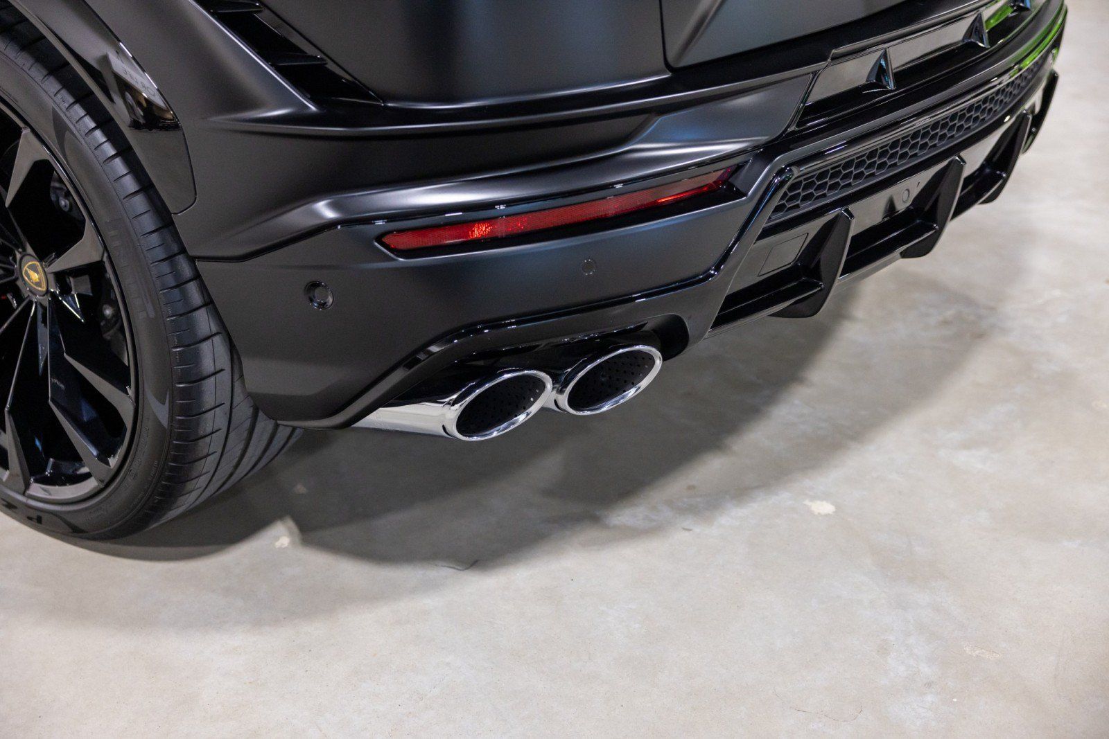 Used 2024 Lamborghini Urus S AWD/4WD image 16