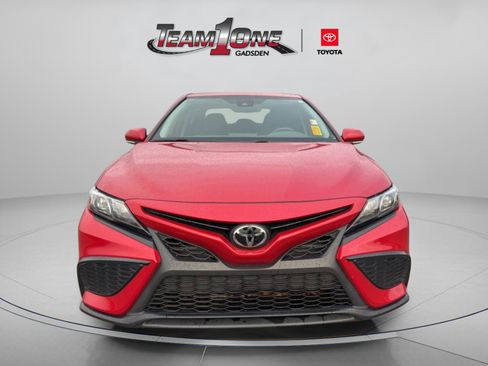 Used 2023 Toyota Camry SE image 2