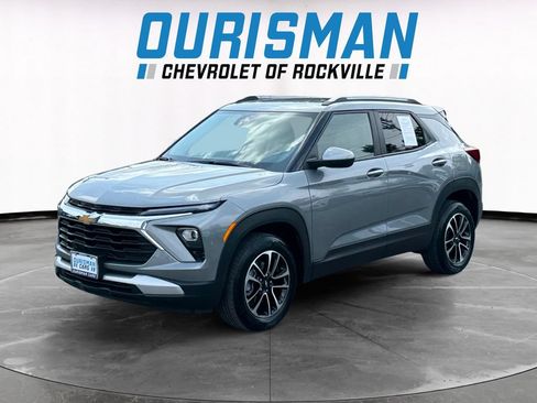 Used 2024 Chevrolet TrailBlazer LT AWD/4WD image 2