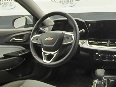 Used 2024 Chevrolet Trax LT w/ Sunroof Package FWD image 16