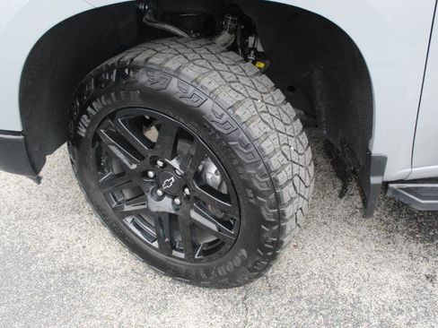 Used 2024 Chevrolet Silverado 1500 Custom Trail Boss w/ LPO, Dark Essentials Package image 27