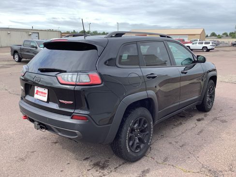 Used 2019 Jeep Cherokee Trailhawk AWD/4WD image 7
