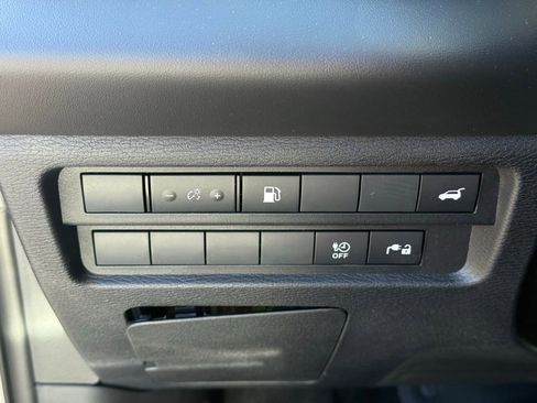 New 2025 Mitsubishi Outlander SE image 9