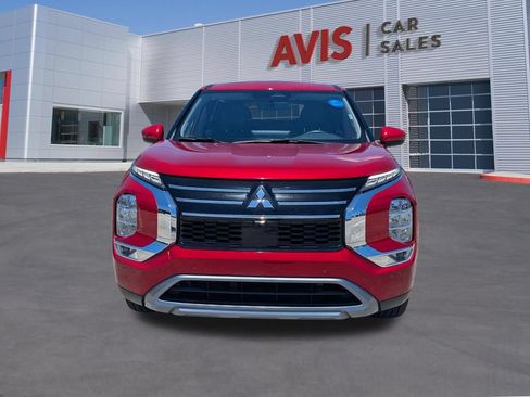 Used 2025 Mitsubishi Outlander SE FWD image 2