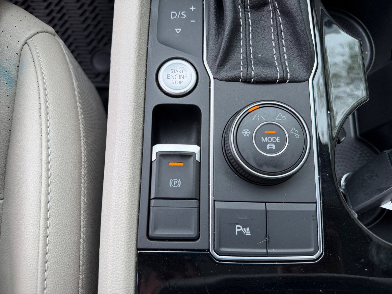 Used 2022 Volkswagen Atlas SE AWD/4WD image 25