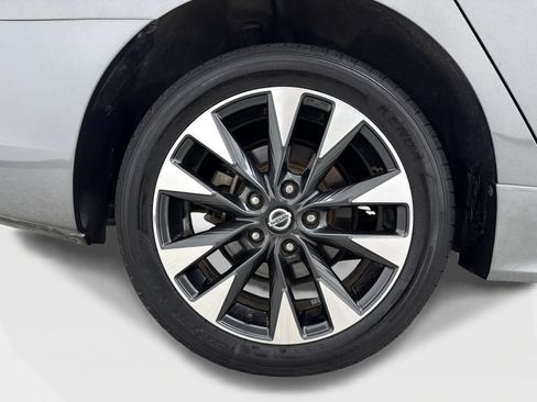 Used 2019 Nissan Sentra SR FWD image 46