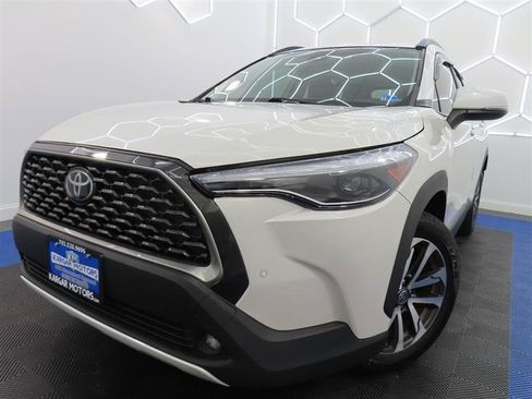 Used 2022 Toyota Corolla Cross XLE FWD image 1