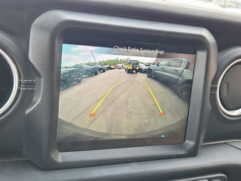 Used 2023 Jeep Wrangler Unlimited Sahara w/ Cold Weather Group image 33