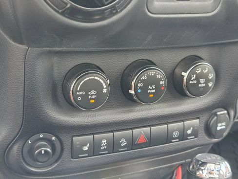 Used 2017 Jeep Wrangler Unlimited Rubicon AWD/4WD image 20