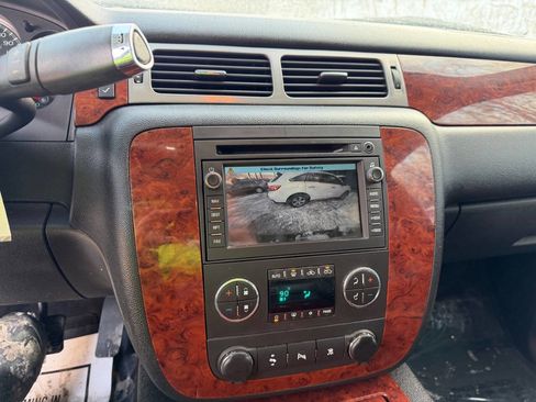 Used 2011 Chevrolet Avalanche LTZ image 20