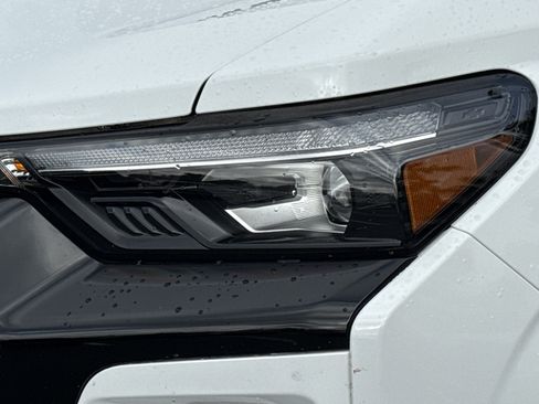 Certified 2024 Chevrolet Colorado Z71 w/ Z71 Convenience Package 2 image 11