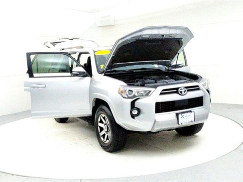 Certified 2024 Toyota 4Runner TRD Off-Road Premium image 9