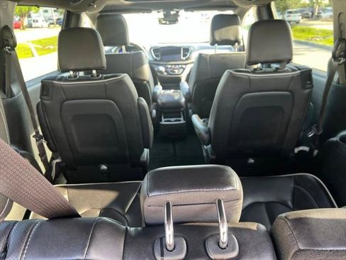 Certified 2026 Chrysler Pacifica Limited w/ S Appearance Package FWD image 23