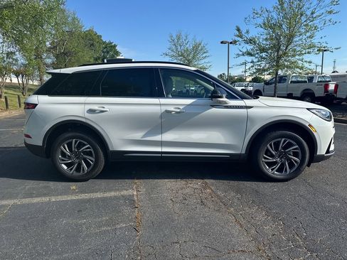 New 2026 Lincoln Corsair Premiere image 4