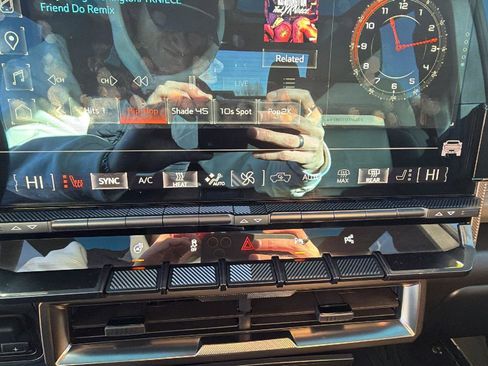 Certified 2024 GMC Hummer EV 3X w/ LPO, Illumination Package image 13