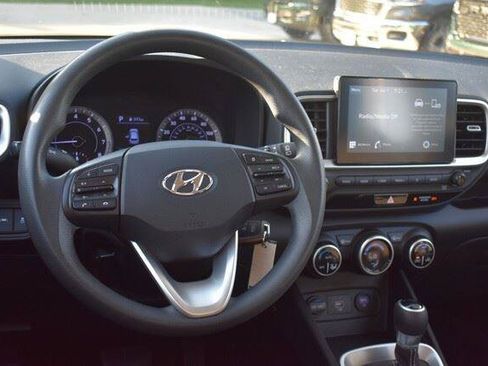 Used 2020 Hyundai Venue SEL FWD image 28