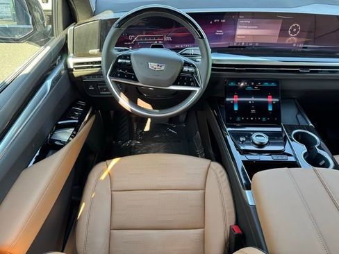 New 2026 Cadillac Escalade Luxury w/ LPO, Radiant Package image 15