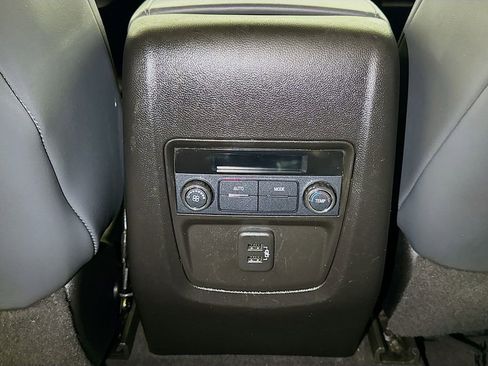 Used 2019 Buick Enclave Essence FWD image 22