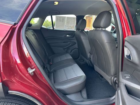 Used 2025 Chevrolet Trax LT image 23