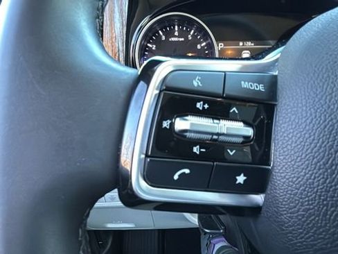 Used 2024 Kia Carnival EX image 23