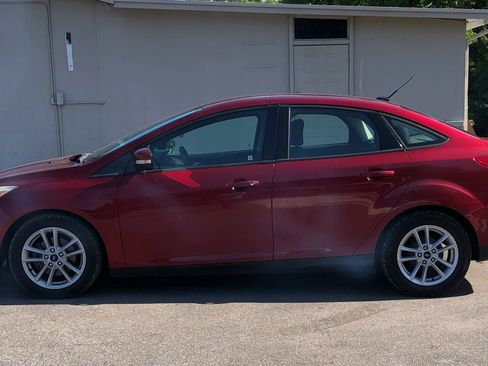 Used 2017 Ford Focus SE image 6