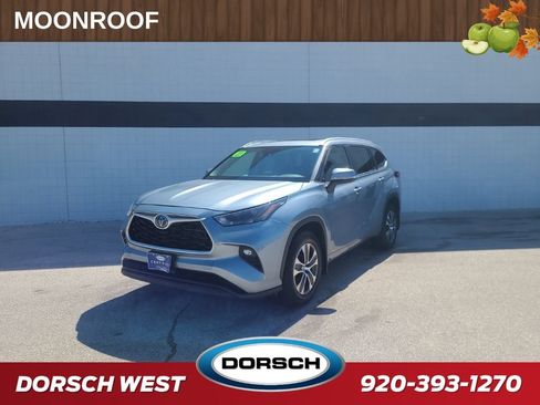 Used 2023 Toyota Highlander XLE AWD/4WD image 1