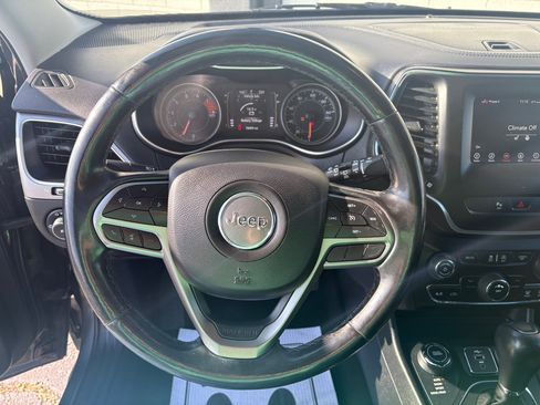 Used 2020 Jeep Cherokee Latitude Plus w/ Cold Weather Group image 4