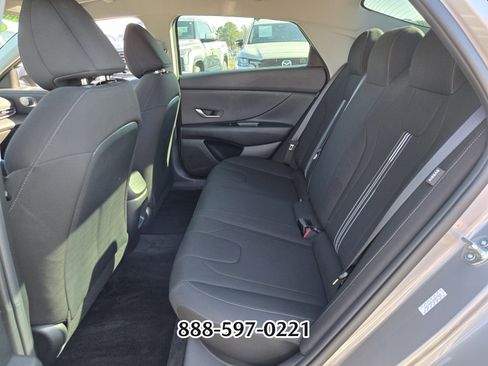 Used 2024 Hyundai Elantra SEL image 11