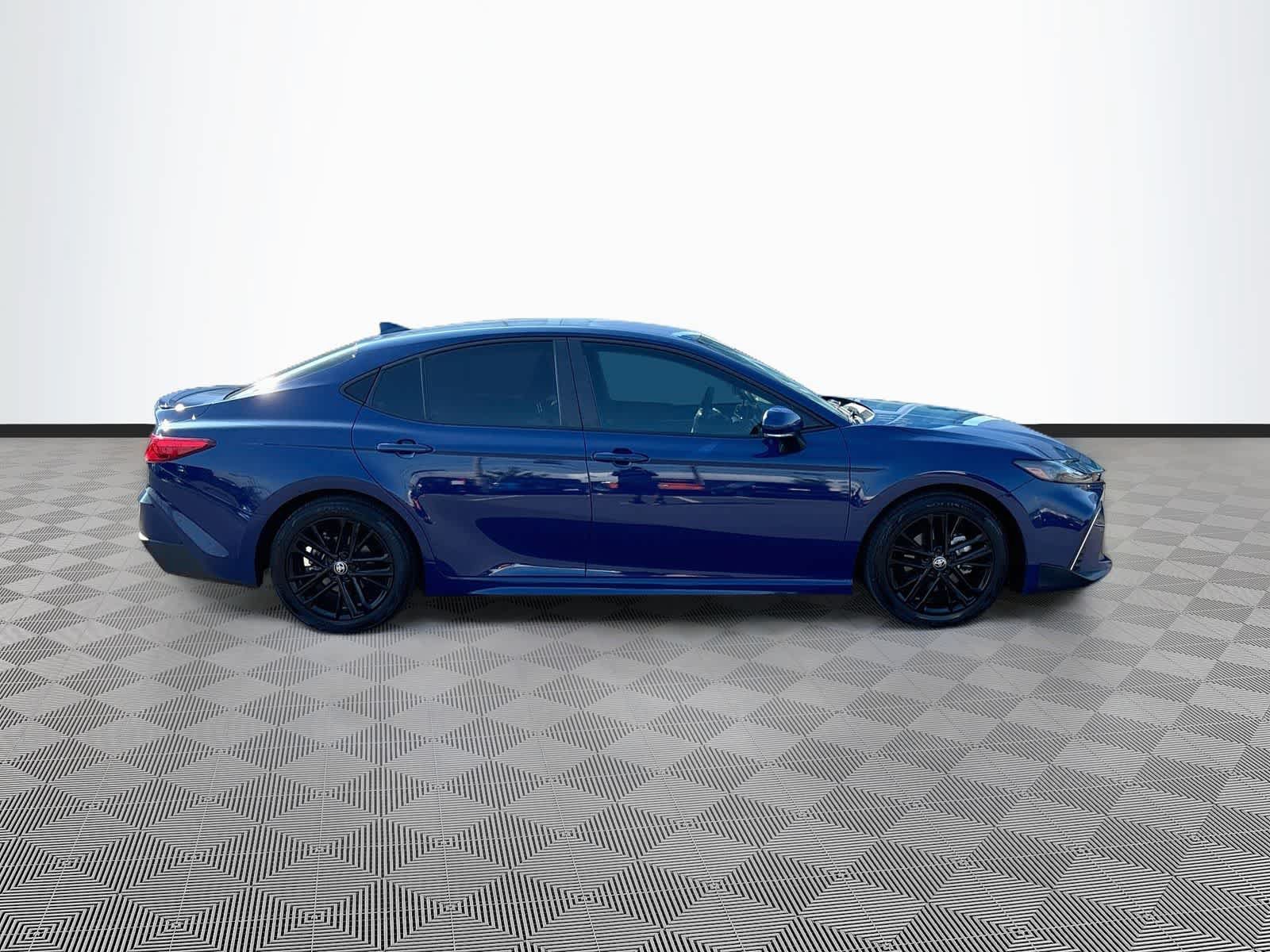 Used 2025 Toyota Camry SE w/ Convenience Package FWD image 4